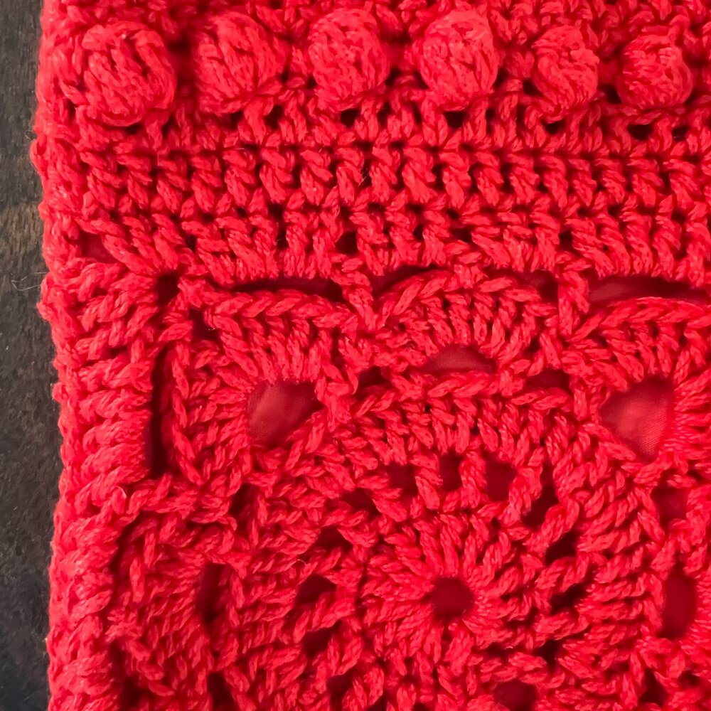 Crochet Boho Cross-Body Bag, red, lined, handmade - Picture 3 of 5